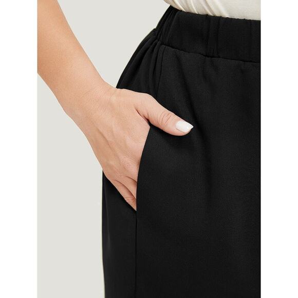 2/$25
 14 - 16 • 1x • BloomChic •  Pocket Laser Cut Pants - Picture 6 of 9